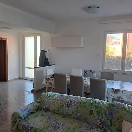 Casa Lilia アパート サルツァーナ