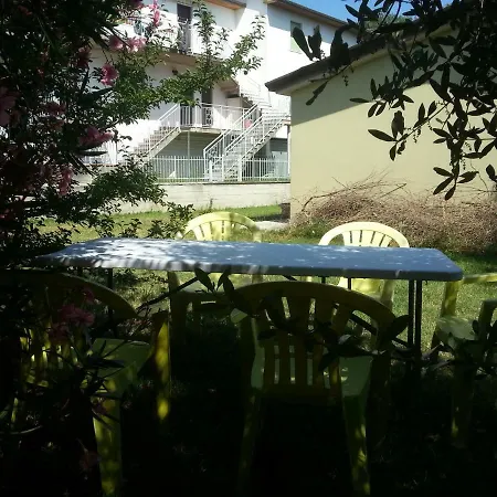 Casa Lilia アパート サルツァーナ